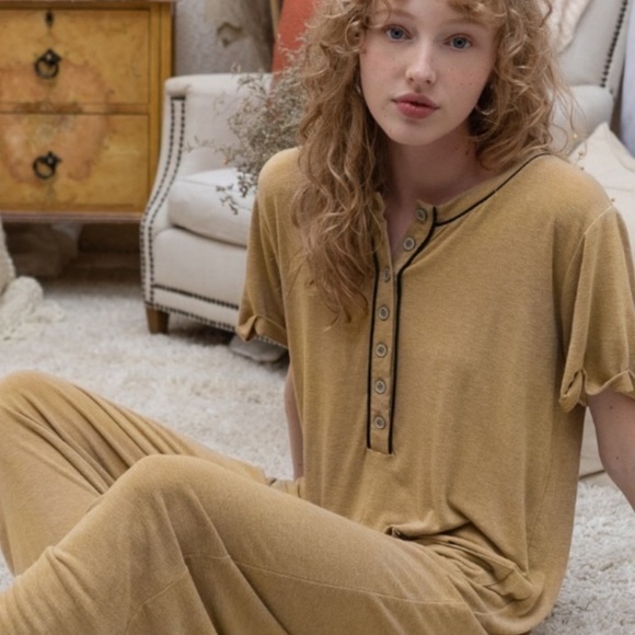 New! Desert Sand Short Slv Amazing Button Jumpsuit - Picture 4 of 9